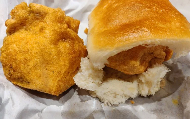 Golden Vadapav, Lonavala