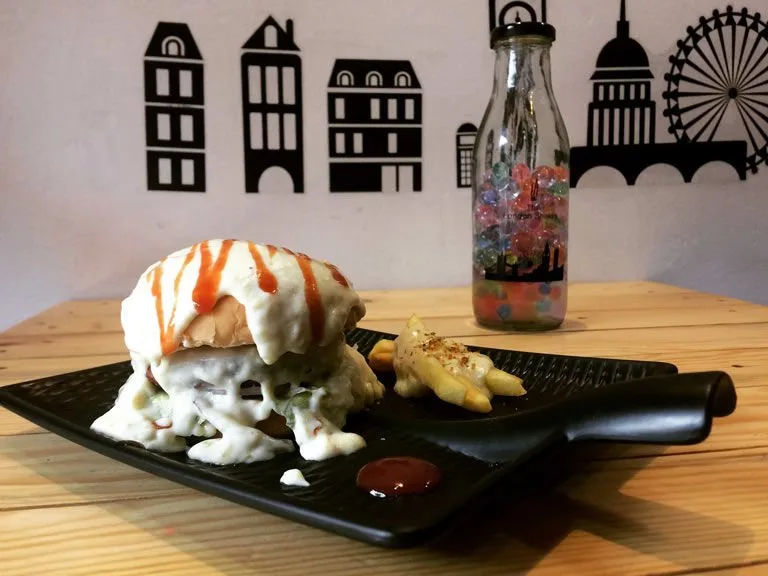 The London shakes Lonavala burgur